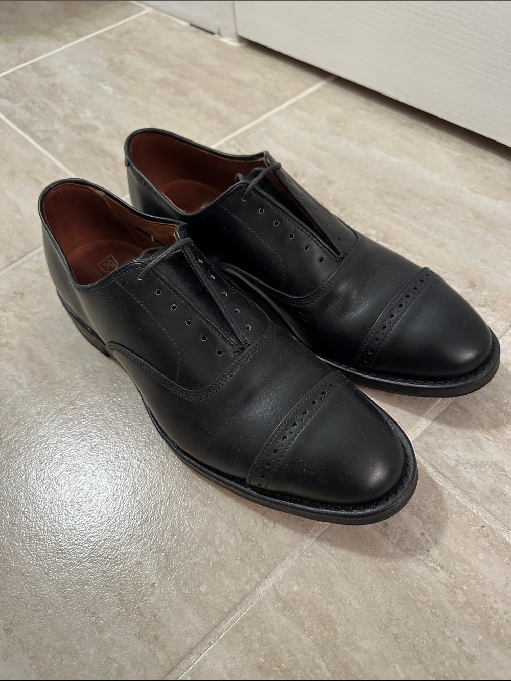 Allen Edmonds Fifth Avenue - Mens size 9D
Danite rubber sole - Made in USA